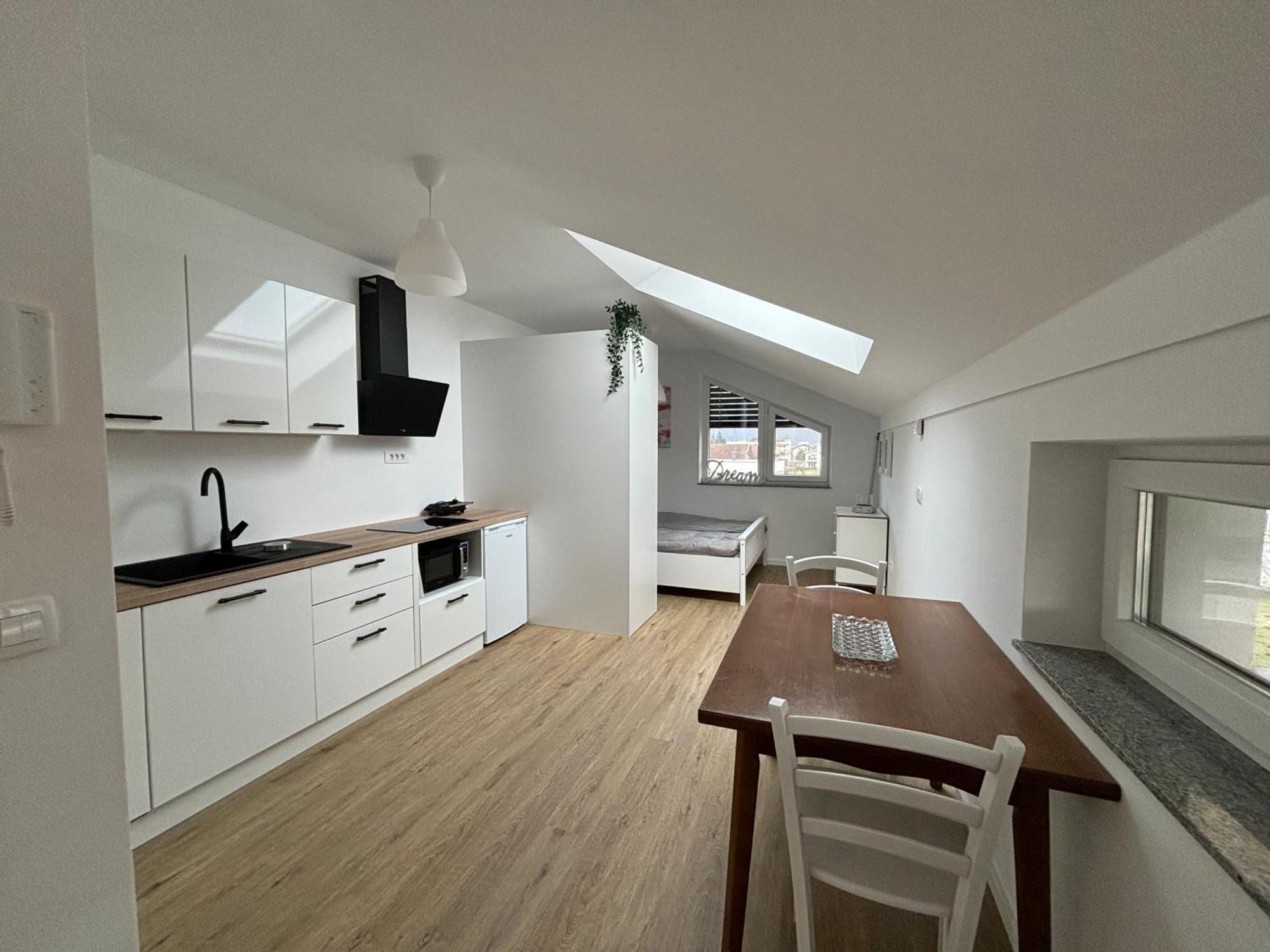 Apartmaji Cepon Любляна Екстериор снимка